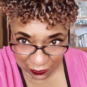 Meet your Posher, Debora